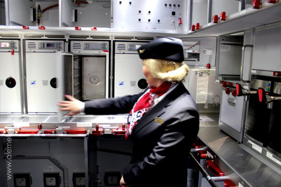 dreamliner kuchnia stewardessa