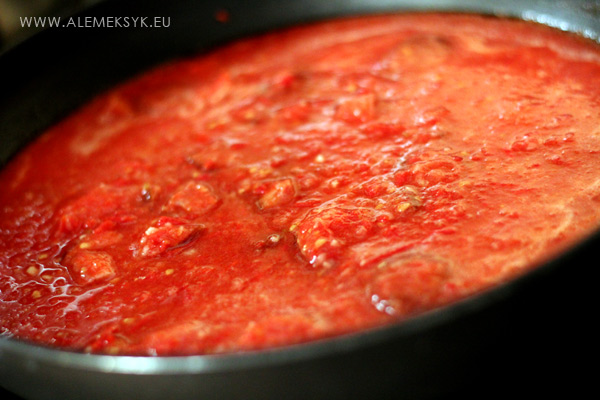 casserole-makaronowe-pomidory-na-patelni