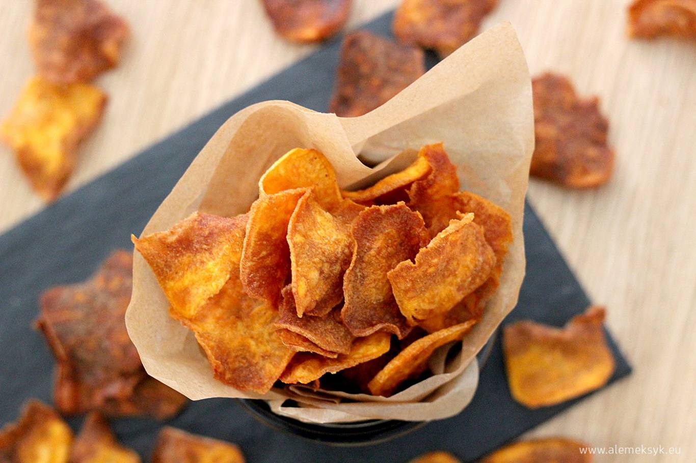 Jak zrobić domowe chrupiące chipsy z batatów?