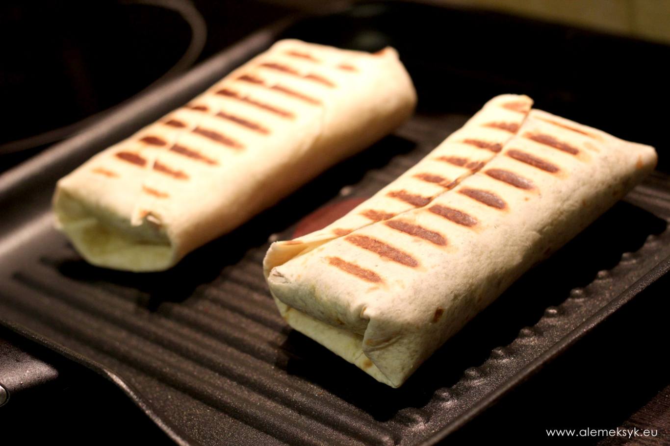 6 kroków - jak prawidłowo zwijać tortillę w burrito?