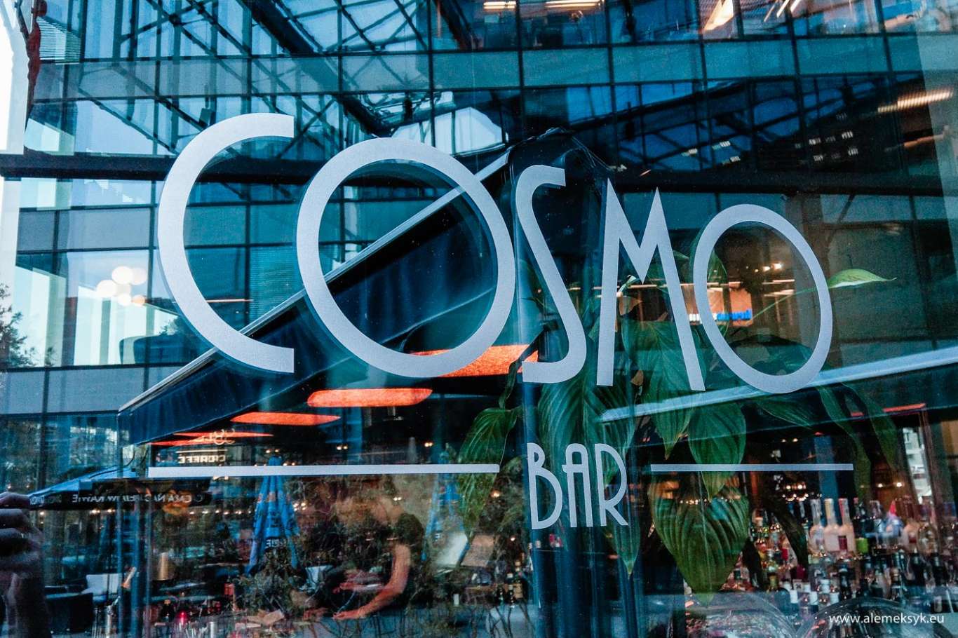 ZAMKNIĘTE NA STAŁE! - Cosmo Bar w Warszawie – wyjątkowy lokal i oryginalnymi koktajlami inspirowanymi jesienią
