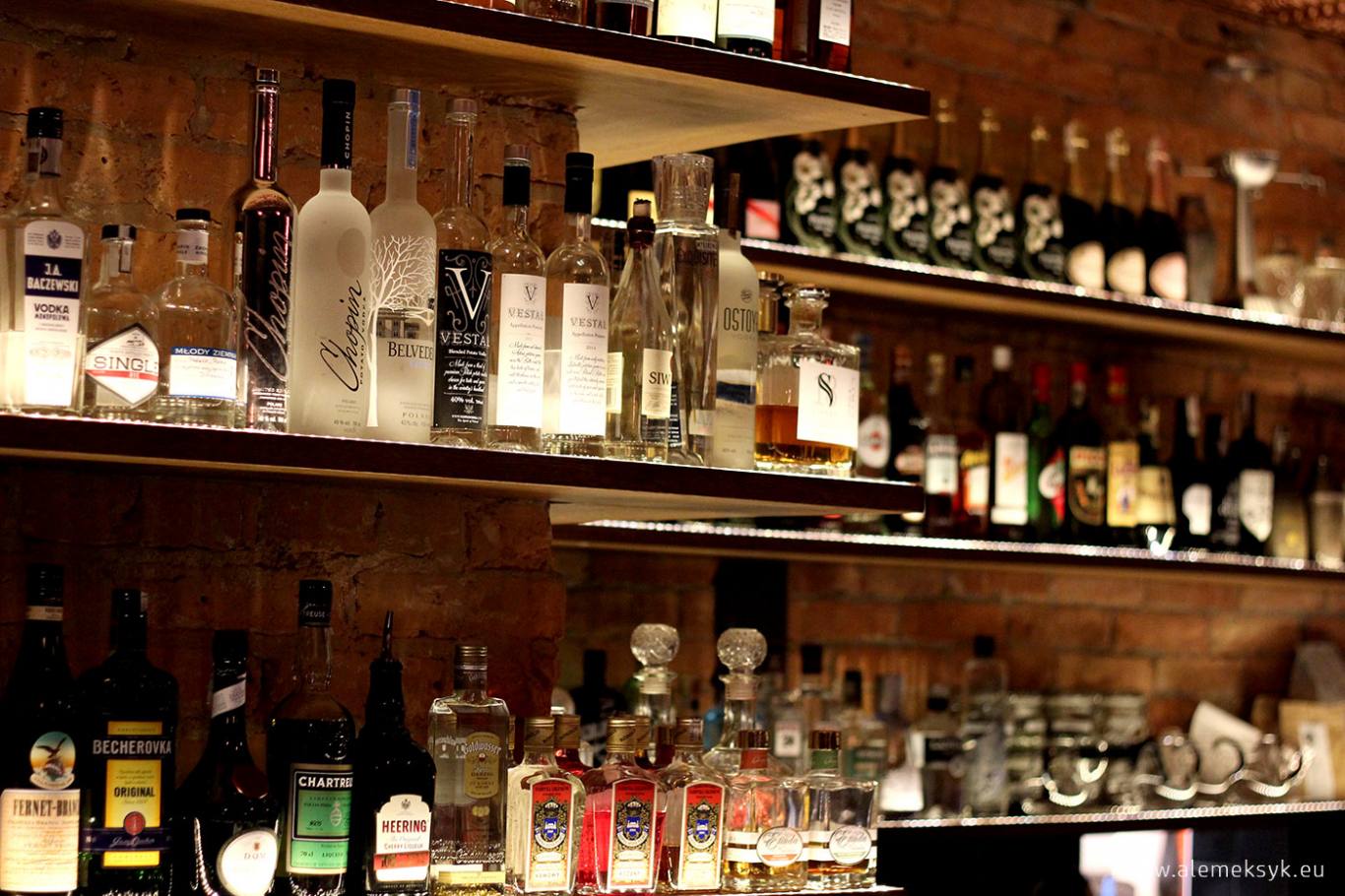 Woda ognista - cocktail bar w Warszawie z przedwojennym klimatem