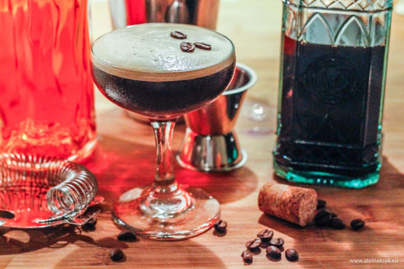 Drink espresso martini - klasyka przełamana żurawinową nutą