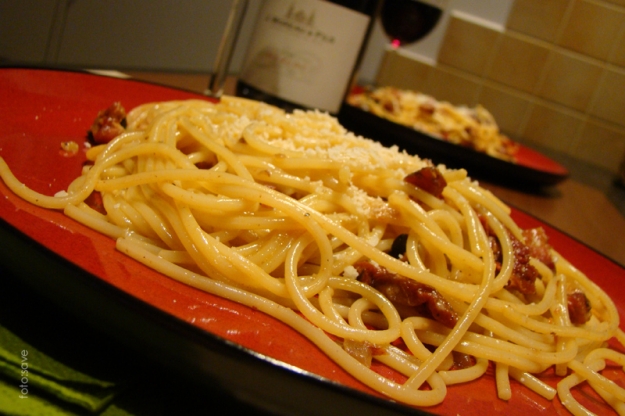 Spaghetti carbonara z suszonymi pomidorkami