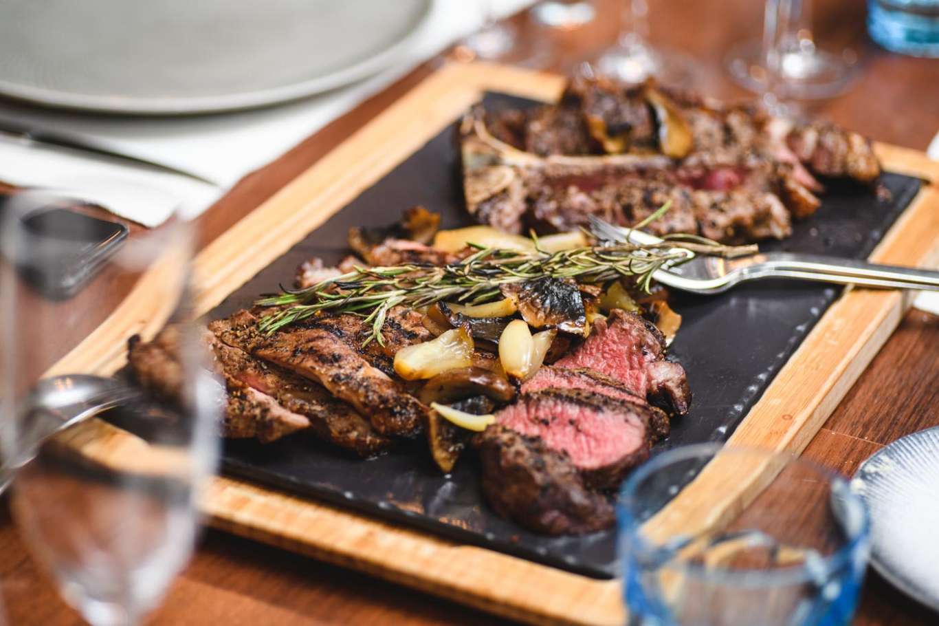 Steak By Steak - gdzie zjeść wypasione steki z amerykańskiej wołowiny Black Angus?