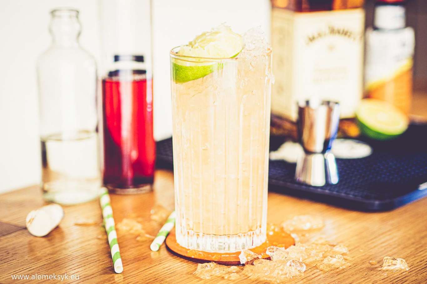 Jack Daniel&#039;s Honey i shrub śliwkowy - cudowny drink na letnie orzeźwienie