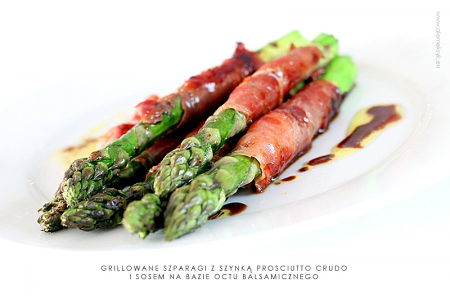 Grillowane zielone szparagi z prosciutto crudo i sosem balsamicznym - wiosna na talerzu