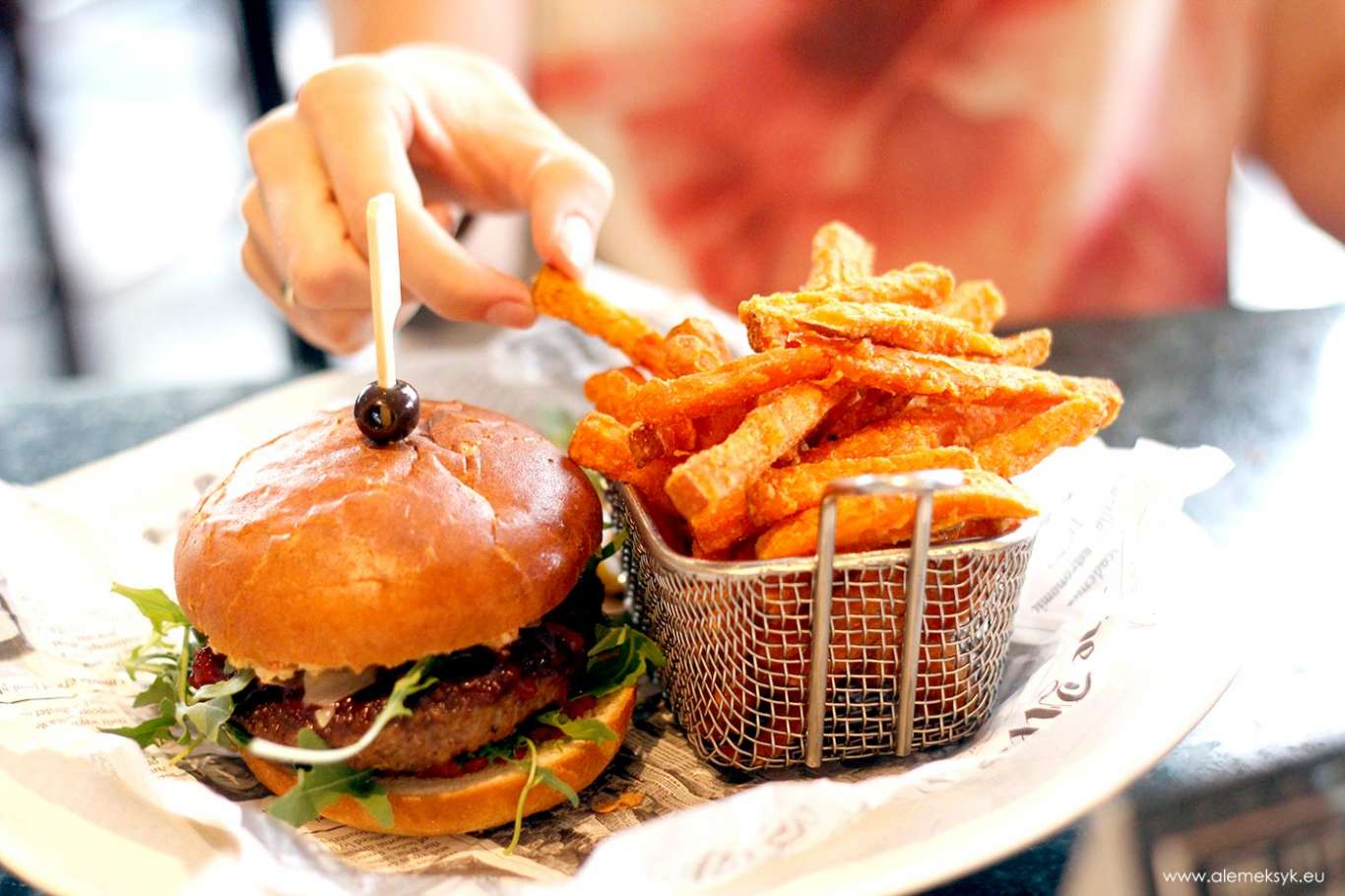 Jack &amp; Burger - gdzie zjeść wyśmienite burgery sparowane z amerykańską whiskey?