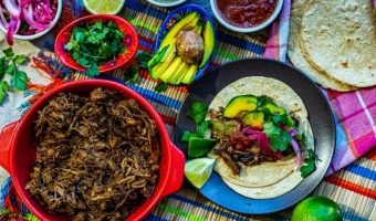 Tacos z łopatką wieprzową pieczoną 6 godzin - Przepis na mięso, które rozpływa się w ustach niczym masło