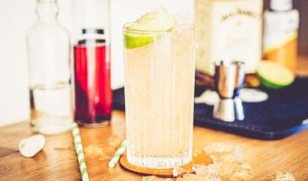 Jack Daniel's Honey i shrub śliwkowy - cudowny drink na letnie orzeźwienie