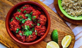 Klopsiki wieprzowe po meksykańsku z zielonym ryżem - czyli przepis na pikantne meatballs z chipotle