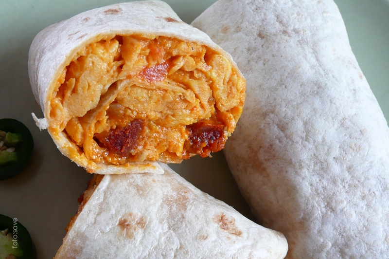 Jajecznica farmerska w tortilli