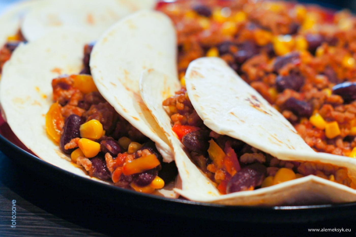 Proste chili con carne w postaci taco