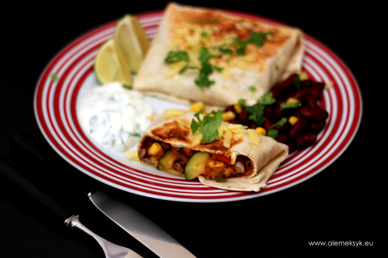 Burritos z chorizo i cukinią