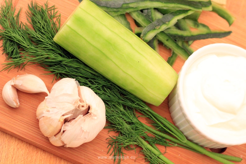 Sos jogurtowo-koperkowy