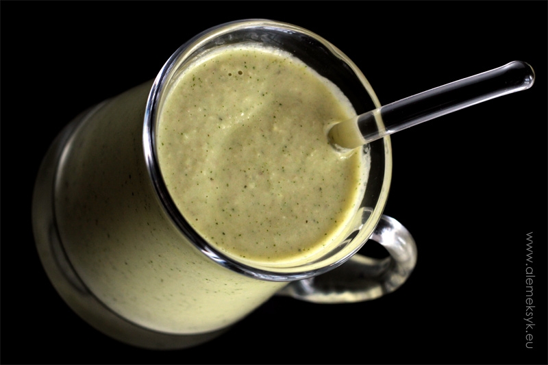 Kremowa salsa z awokado