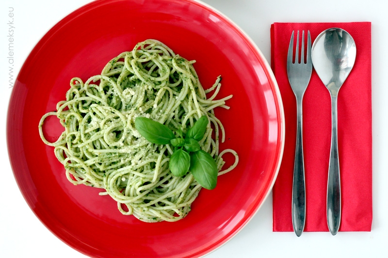 Spaghetti z domowym pesto bazyliowym