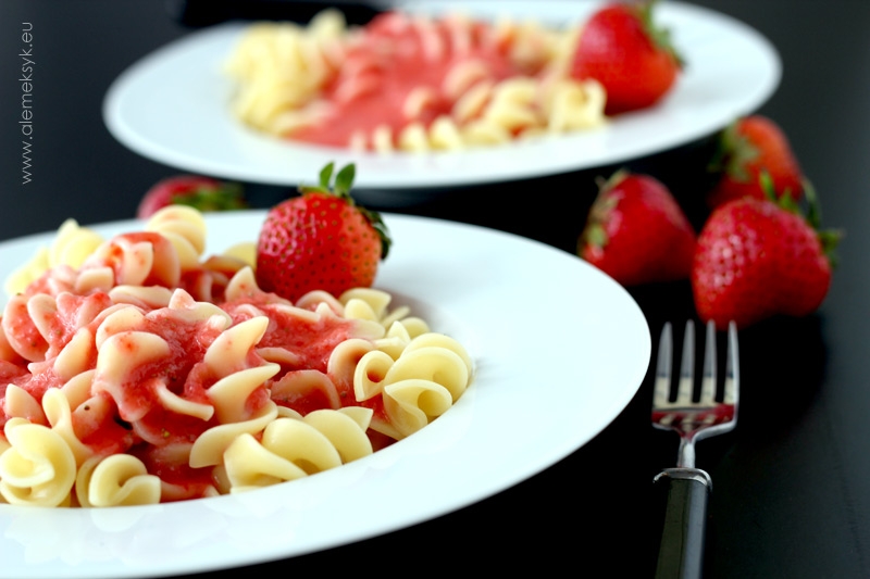Makaron z truskawkami