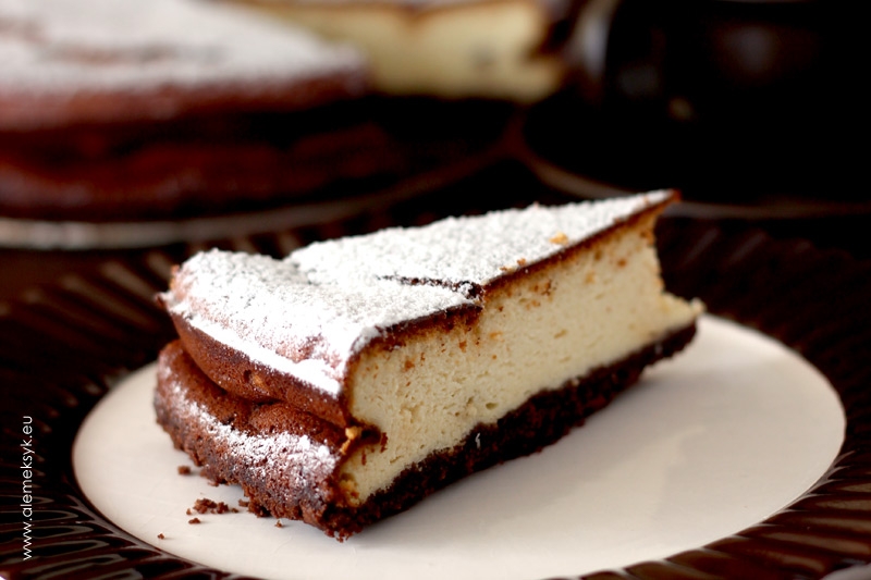 Sernik o kakaowym spodzie