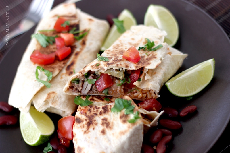 Burrito z wołowiną i ryżem po meksykańsku