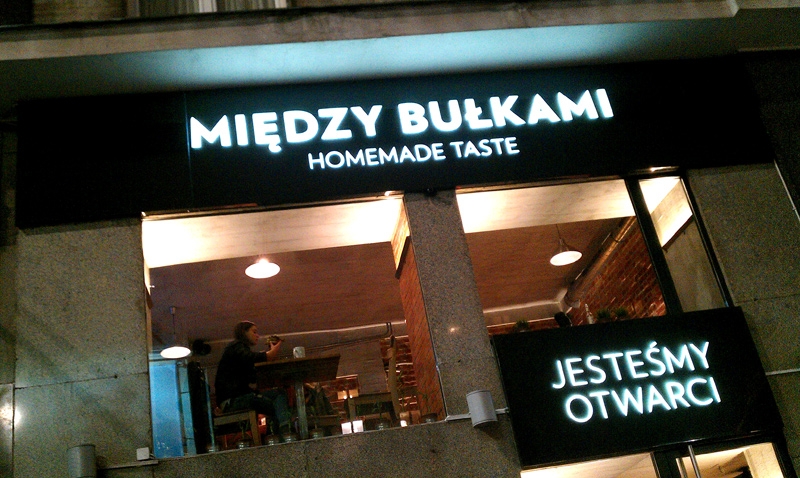 Co znajdziemy Między Bułkami w Warszawie – recenzja z wizyty w nowym lokalu