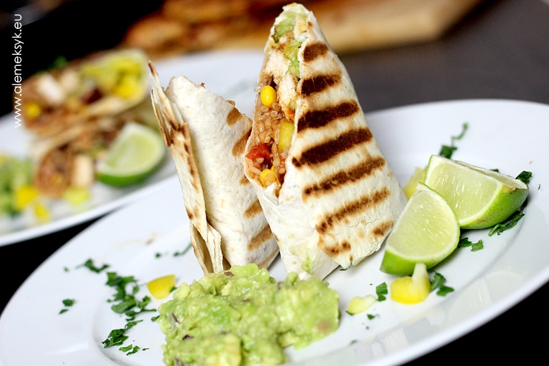 Burrito z grillowanym kurczakiem i ryżem po meksykańsku