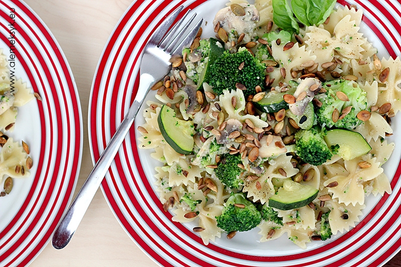 Makaron z brokułami i serem rokfor