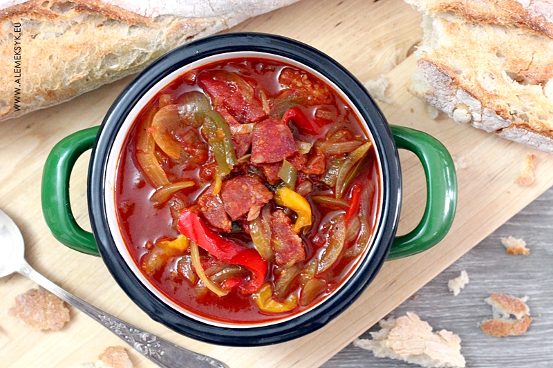 Prosty przepis na dobre leczo z kiełbasą chorizo