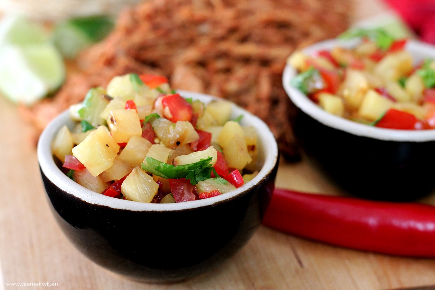 Pikantna salsa z grillowanego ananasa i chilli