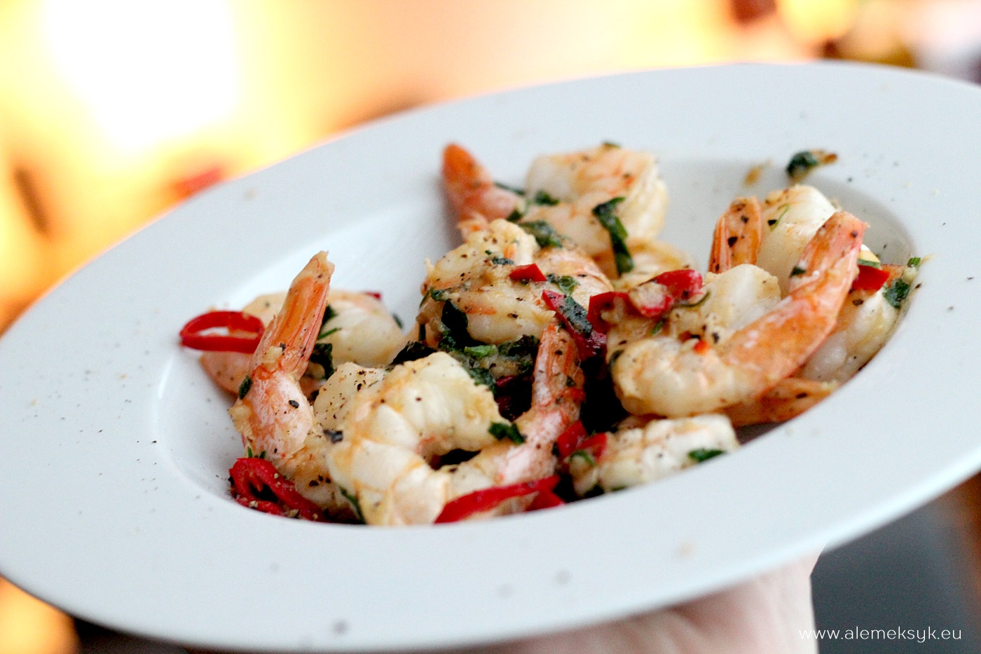 Klasyczne krewetki na maśle z chilli i białym winem