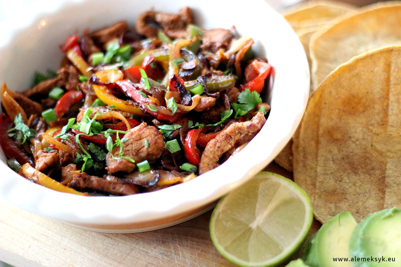 Fajita wieprzowa z wędzoną papryką i kolendrą