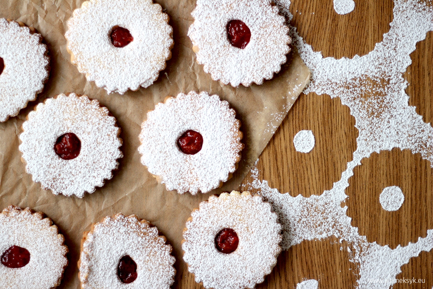 Maślane ciasteczka z limonką i konfiturą truskawko-cynamonową