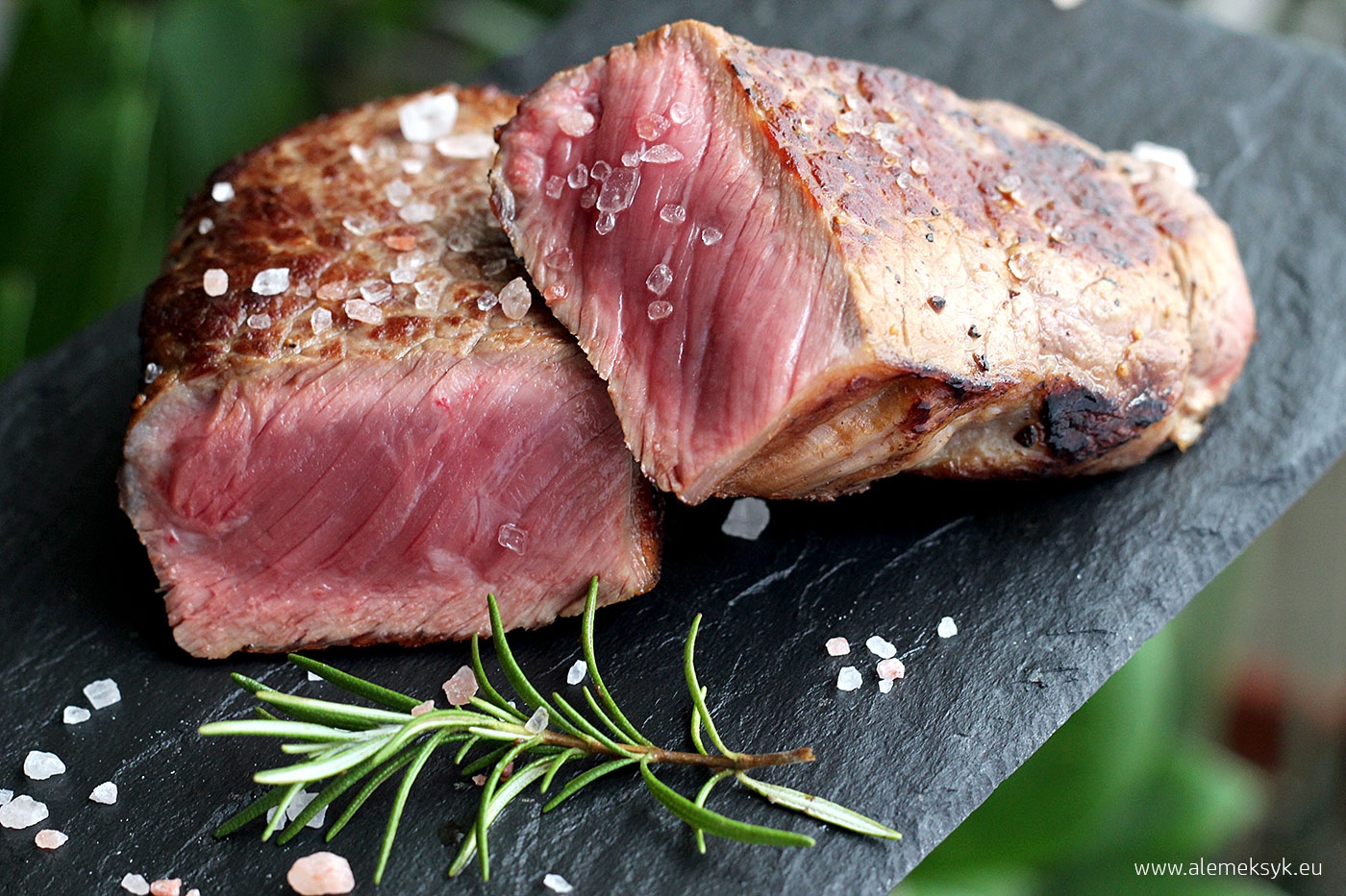 6 zasad – Jak usmażyć idealnego steka + przepis na medium rare