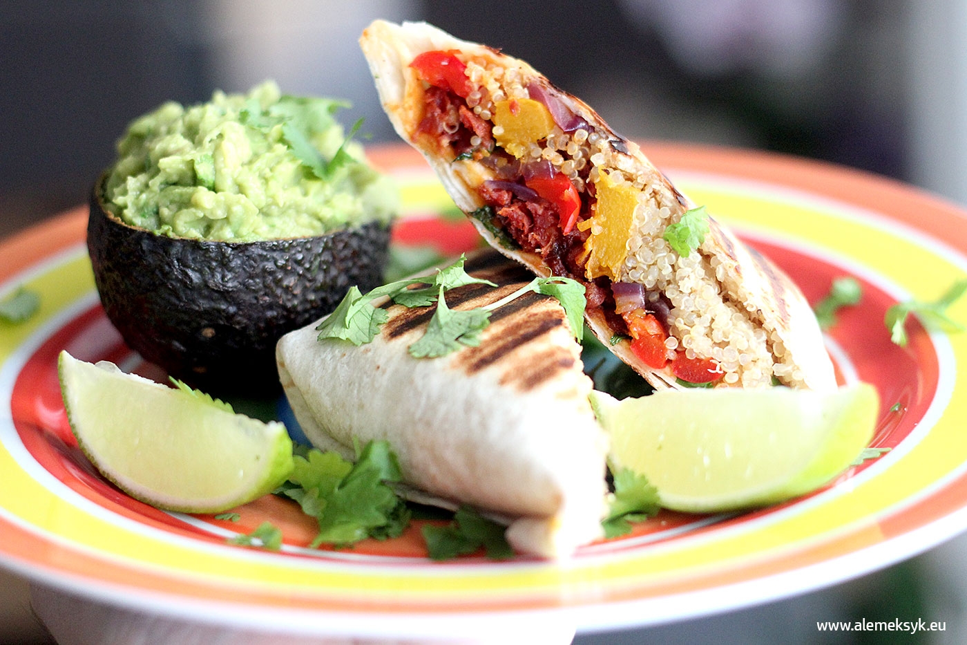 Burrito z quinoa, smażoną chorizo i pieczoną dynią