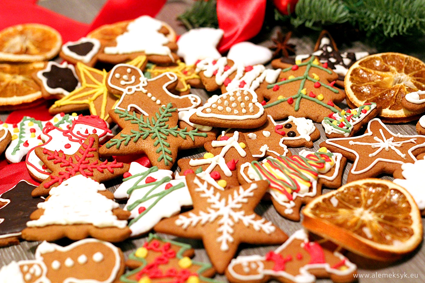 Świąteczne pierniczki idealne – jak zrobić i udekorować?