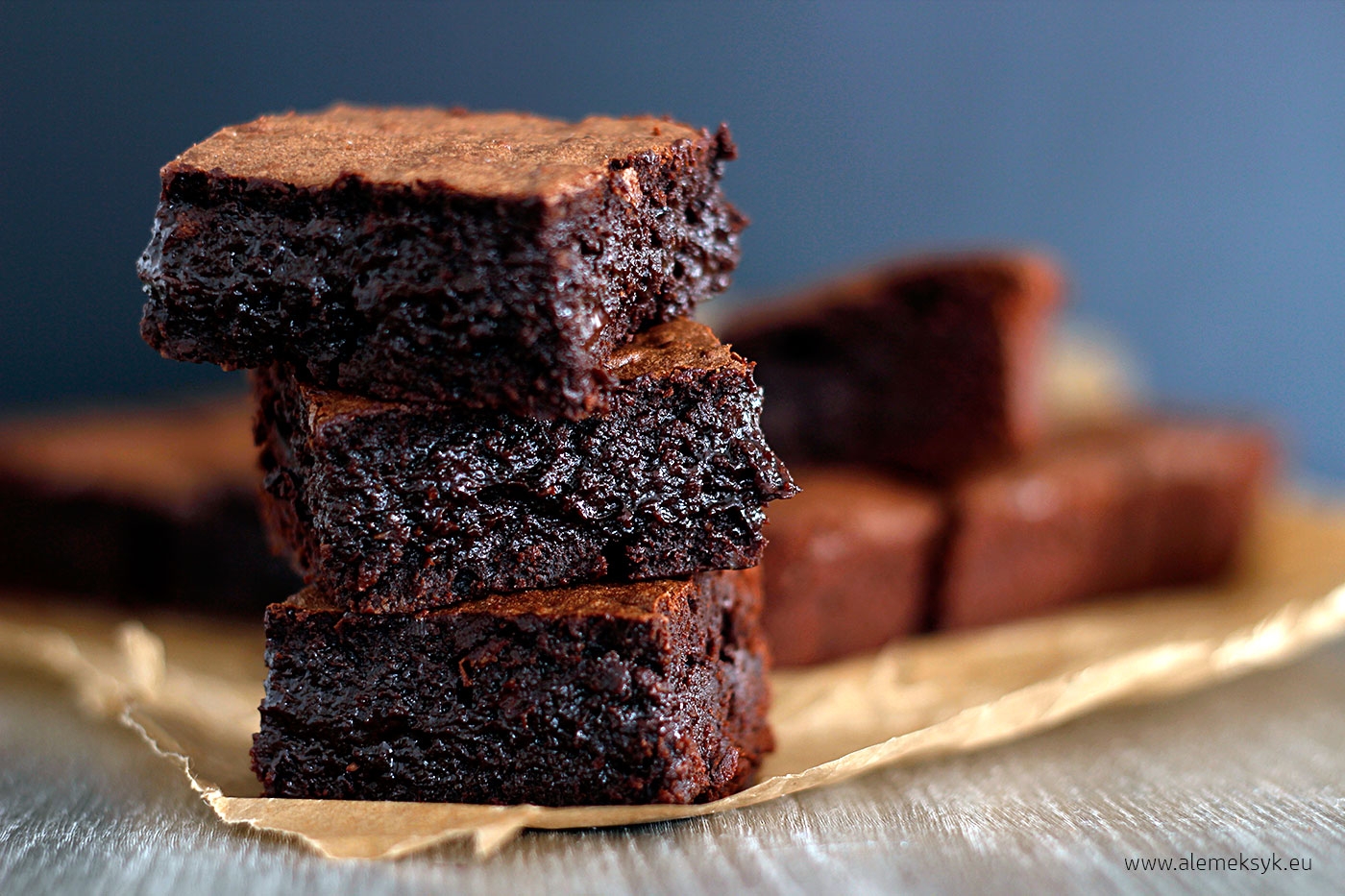 Bardzo czekoladowe amerykańskie brownie z dodatkiem rumu