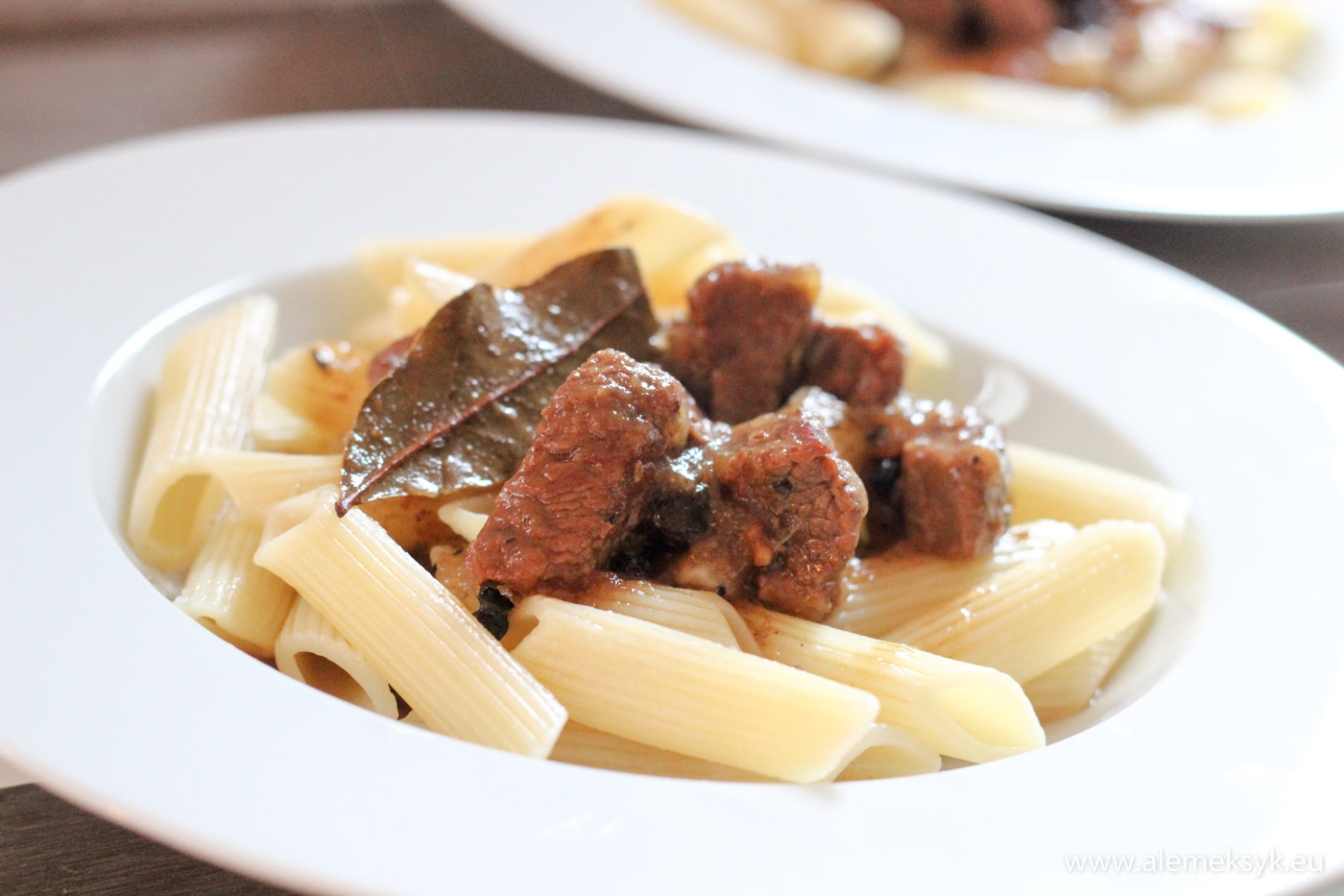 Gulasz wołowy z dodatkiem czerwonego porto