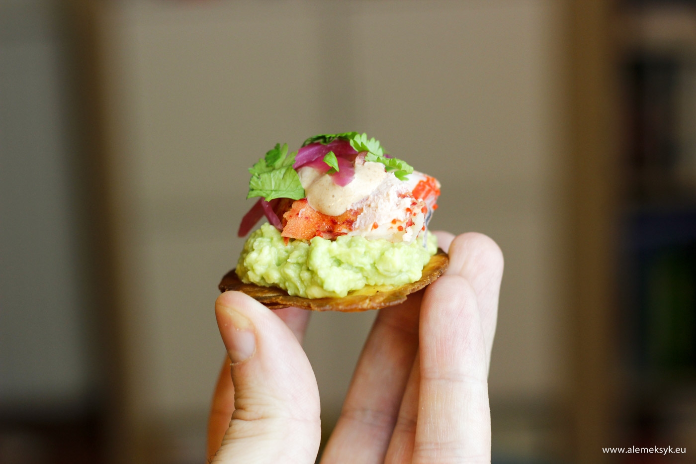 Chrupiące mini tostadas z homarem pełnym smaków