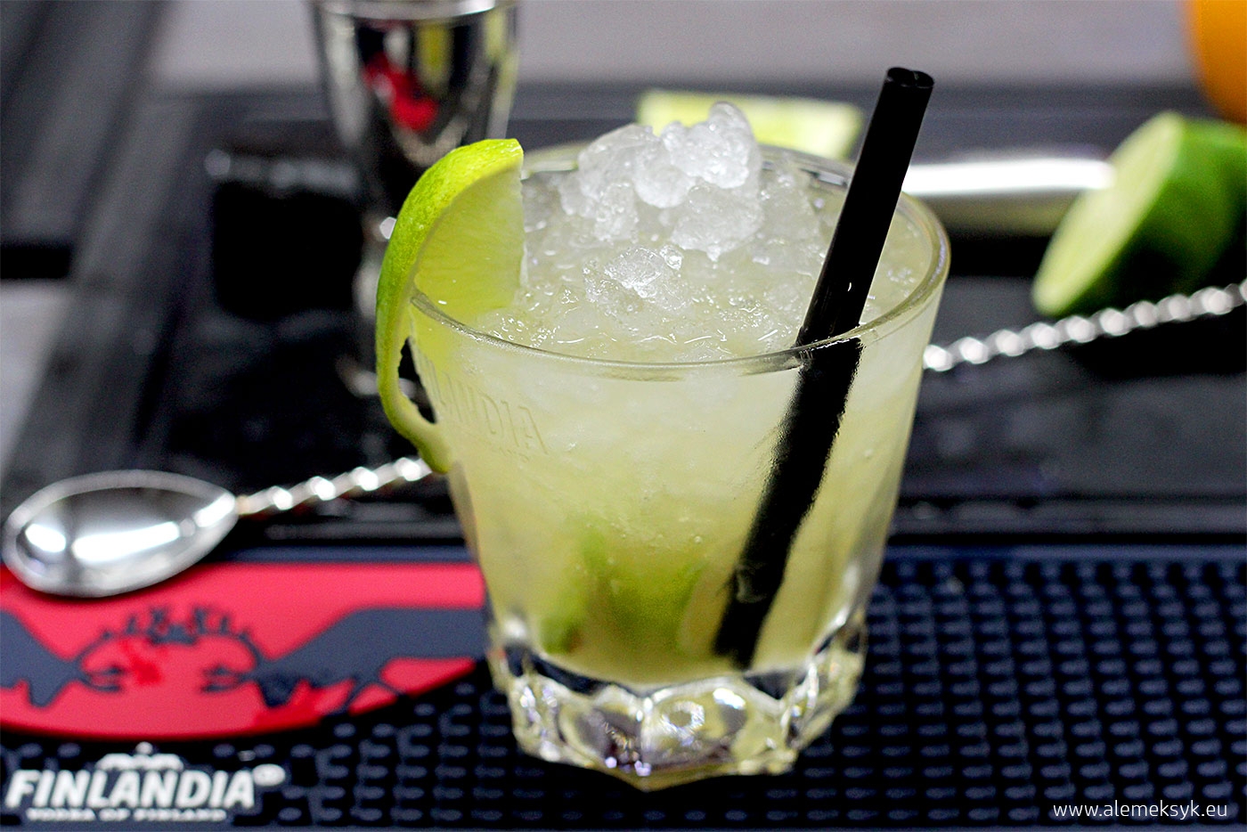 Drink Caipiroska – brazylijskie orzeźwienie z wódką w tle