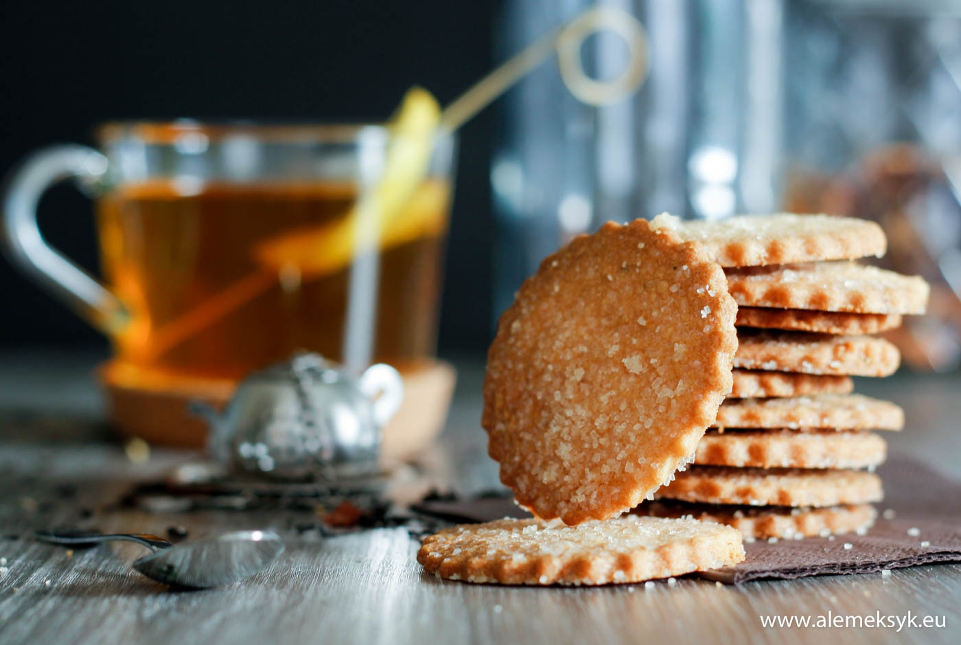 Bardzo chrupiące maślane ciasteczka z wanilią i limonką