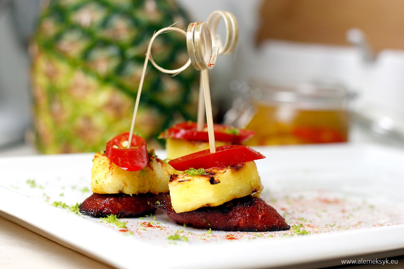 Chorizo z grillowanym ananasem i wędzoną papryką na ostro