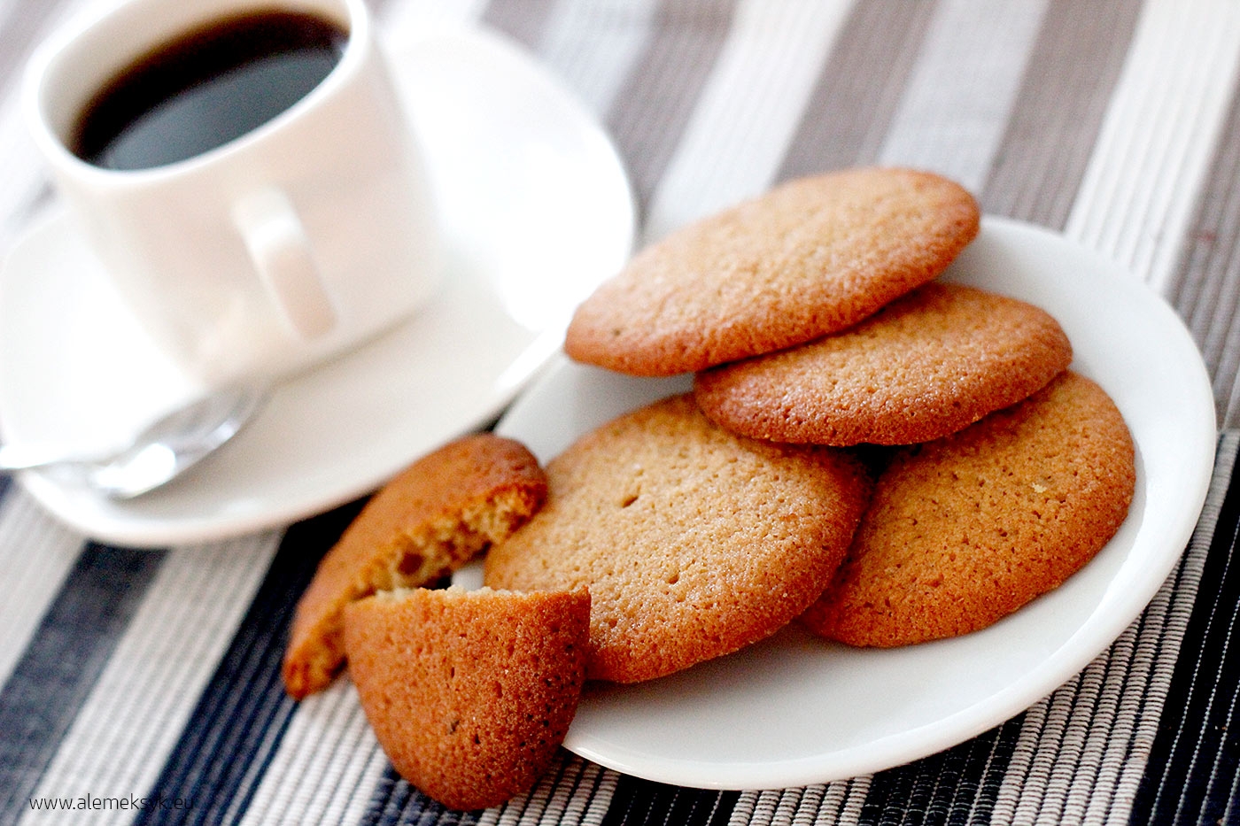 Pyszne ciasteczka limonkowo-migdałowe – prosty przepis
