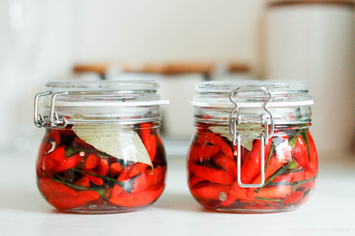 Marynowane papryczki chili w zalewie octowej