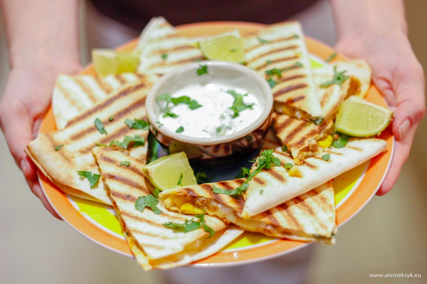 Quesadilla z meksykańską chorizo i mieszanką dwóch serów