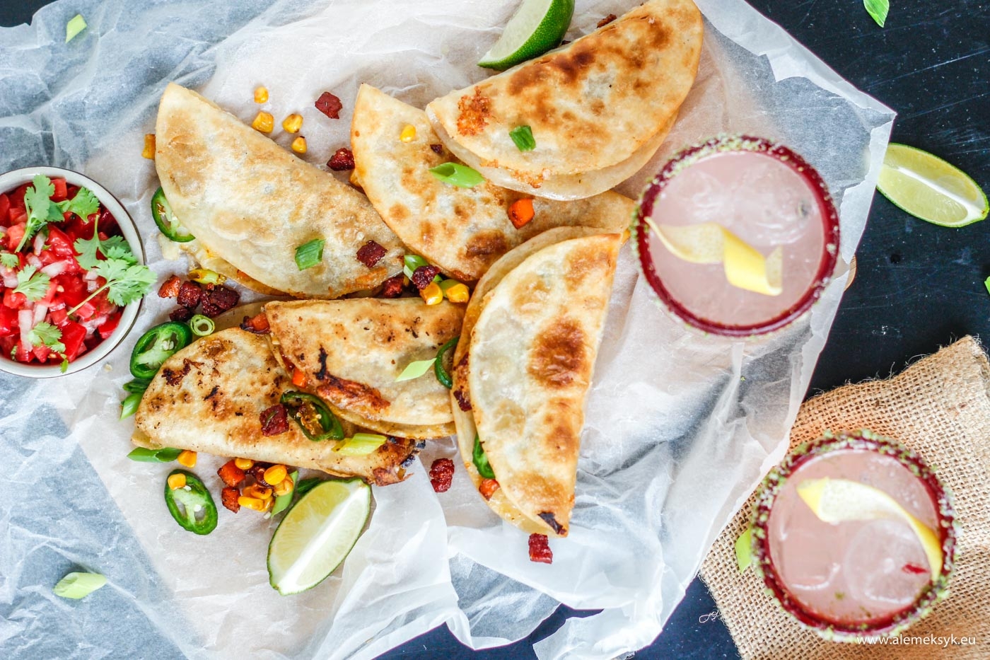 Quesadilla z batatem, chorizo i kukurydzą z pikantnym akcentem jalapeno – przepis na udaną przekąskę