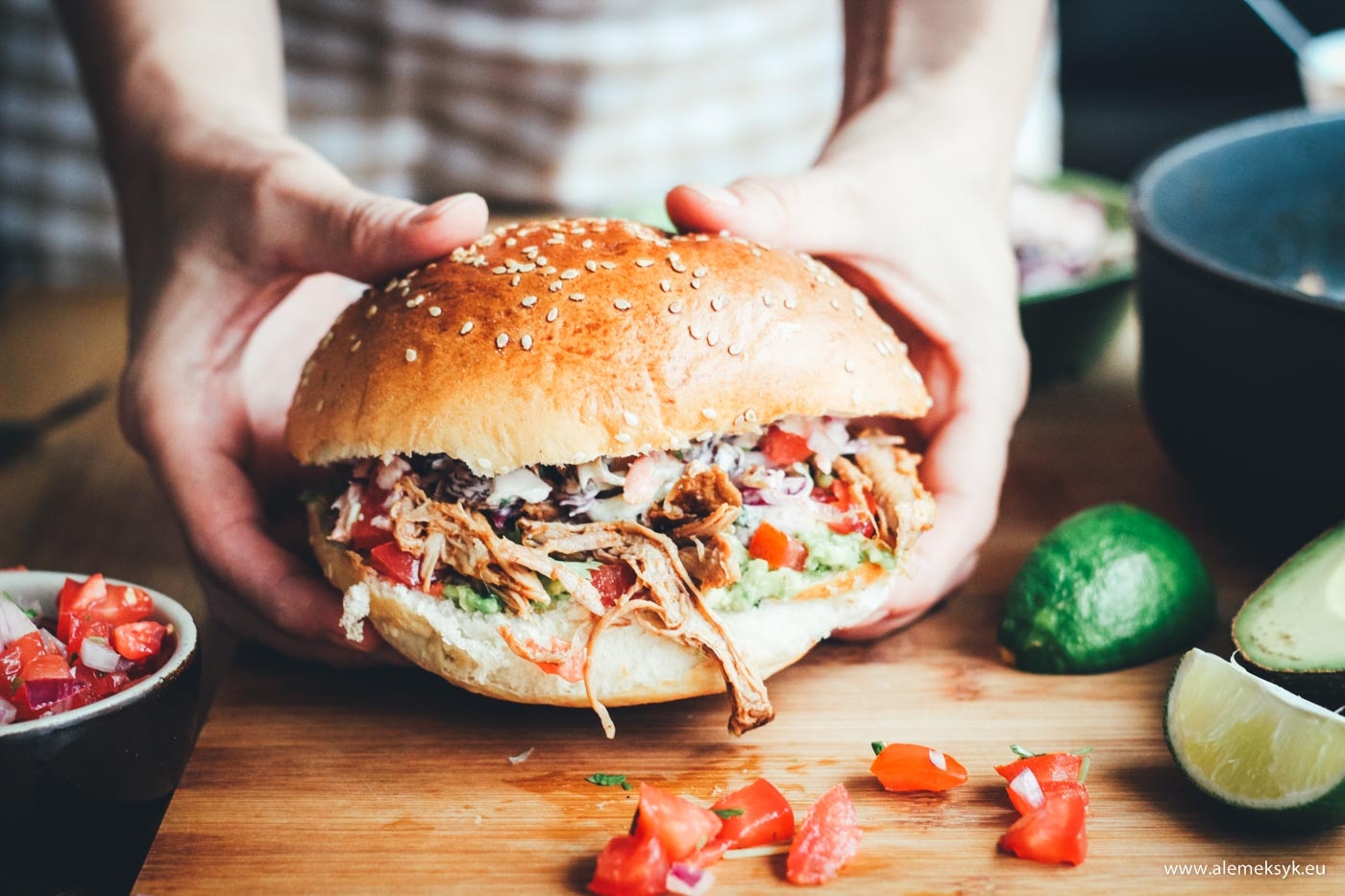 Torta – meksykańska kanapka z długo duszoną i szarpaną łopatką wieprzową