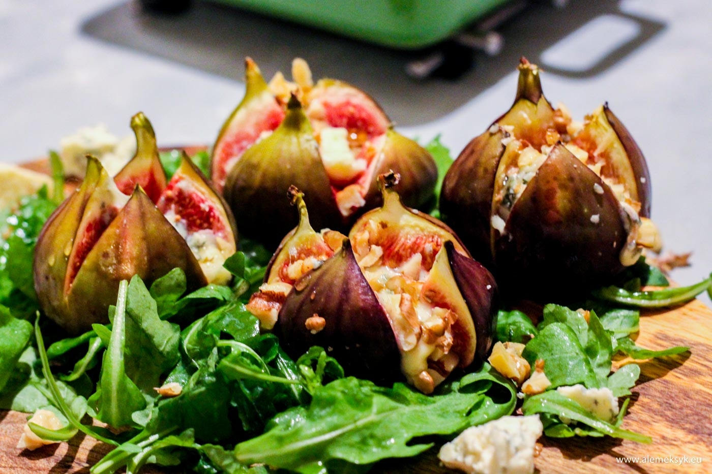 Pieczone figi z serem pleśniowym blue cheese i limonkowym sosem vinegret