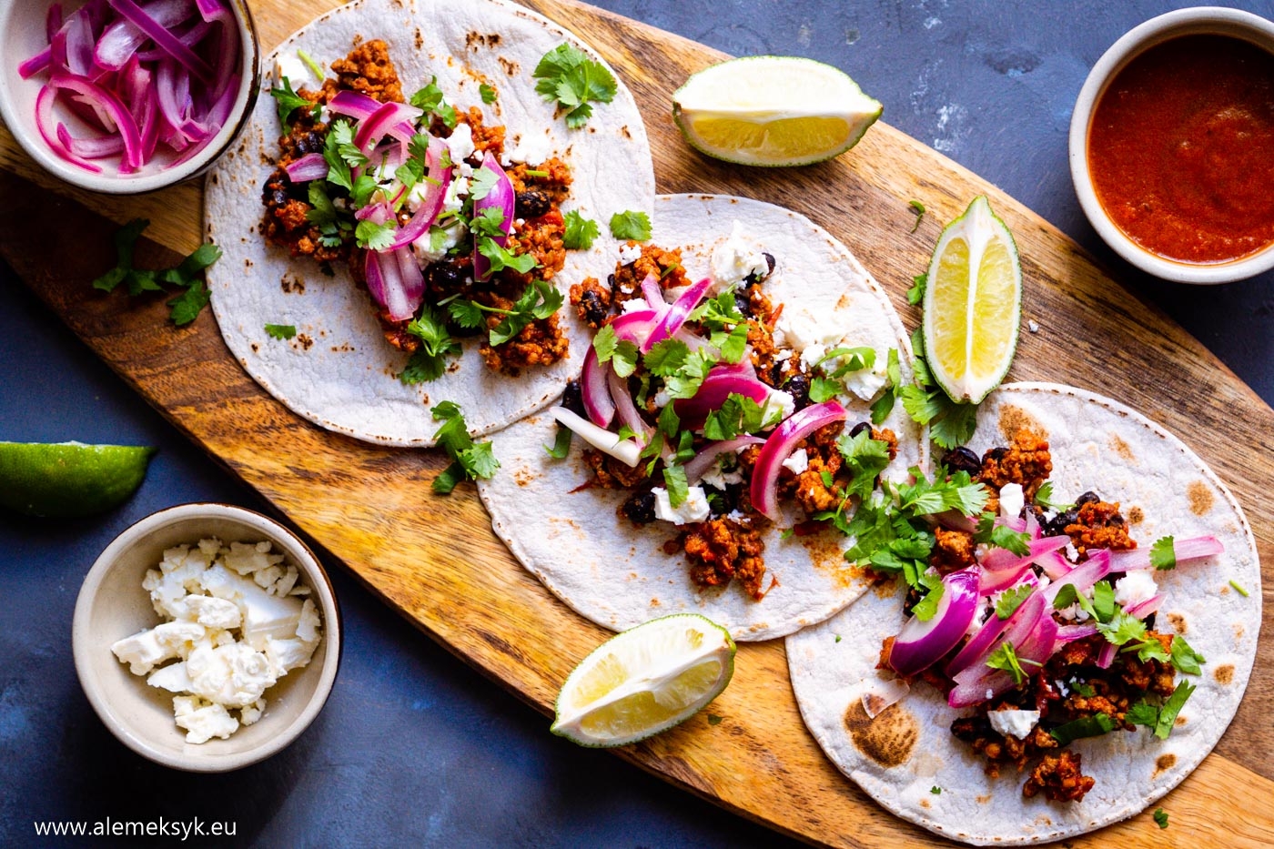 Tacos z mieloną łopatką wieprzową i czarną fasolą – przepis łatwy i szybki