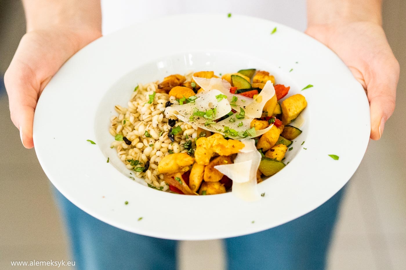 Pęczotto z kurczakiem i cukinią – pyszny sposób na kaszę pęczak