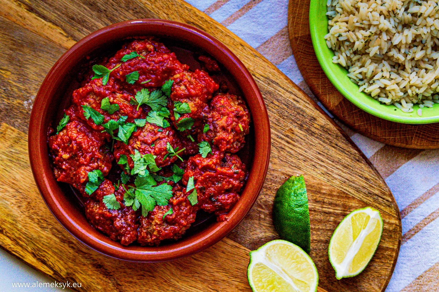 Klopsiki wieprzowe po meksykańsku z zielonym ryżem – czyli przepis na pikantne meatballs z chipotle